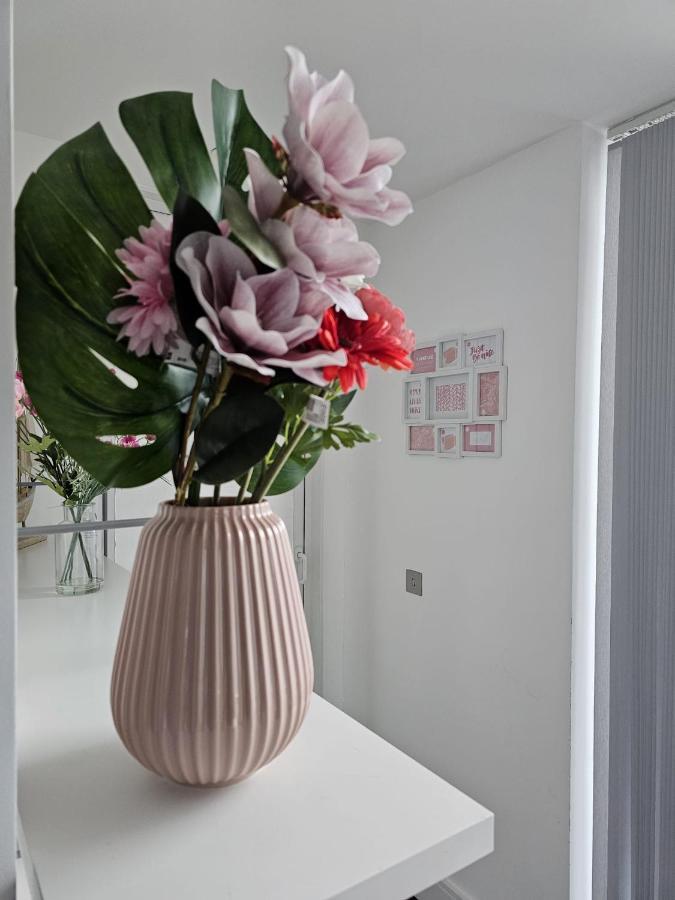 2 Bed Luxurious Apartments Canary Wharf Londyn Zewnętrze zdjęcie